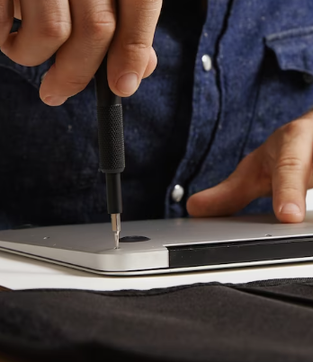 Заміна матричного шлейфу MacBook