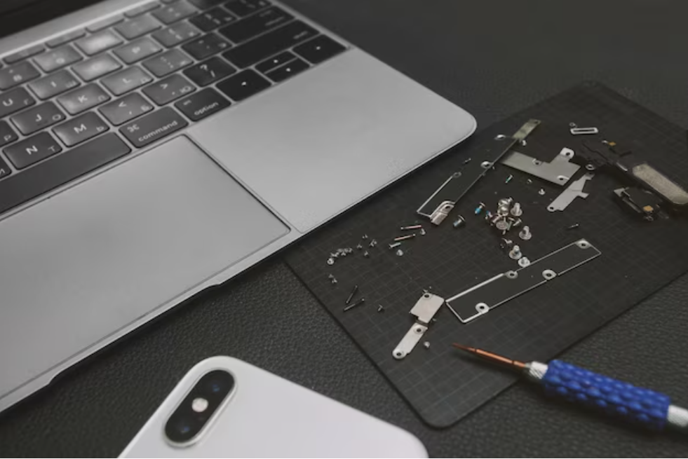 Як визначити, чи потрібна вашому MacBook нова батарея