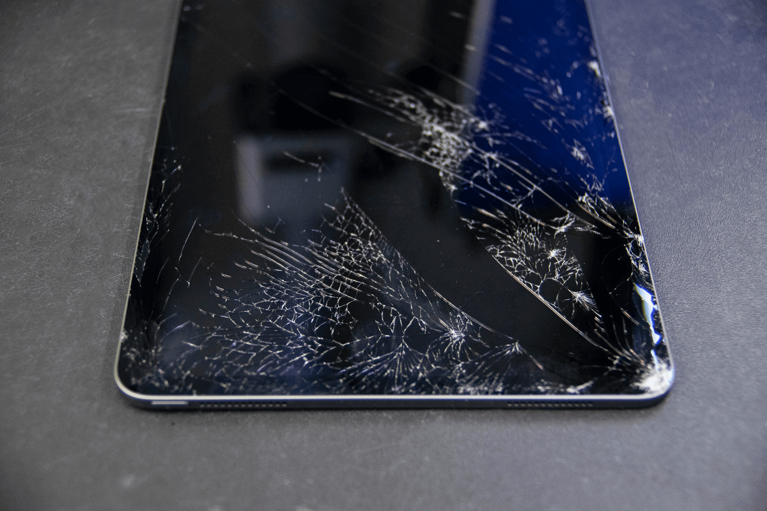 Розбився екран iPad: міняти скло чи весь дисплей?